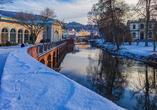 Spazieren Sie entlang der Saale durch das winterliche Bad Kissingen.