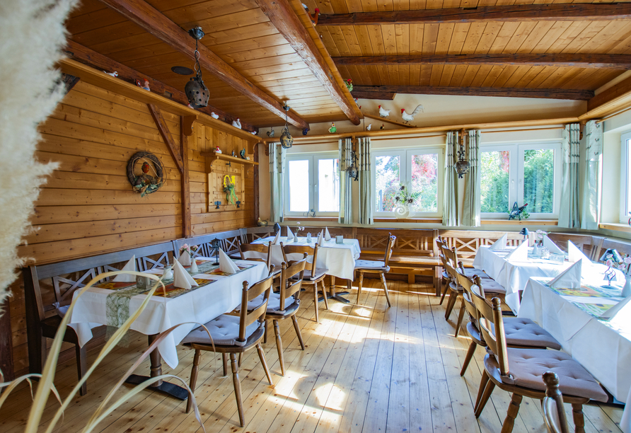 Im À-la-carte-Restaurant „Hinkelstube“ können Sie typisch brandenburgische Spezialitäten und saisonale Gerichte genießen.