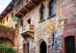 Verona ist eng verbunden mit Romeo und Julia sowie dem berühmt berüchtigten Balkon.