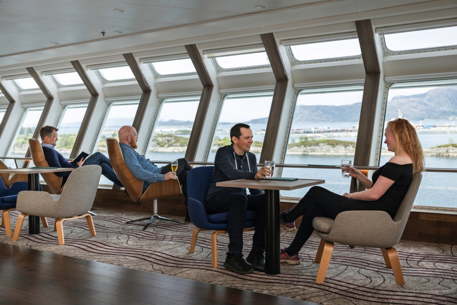 Machen Sie es sich in der Explorer Lounge gemütlich.