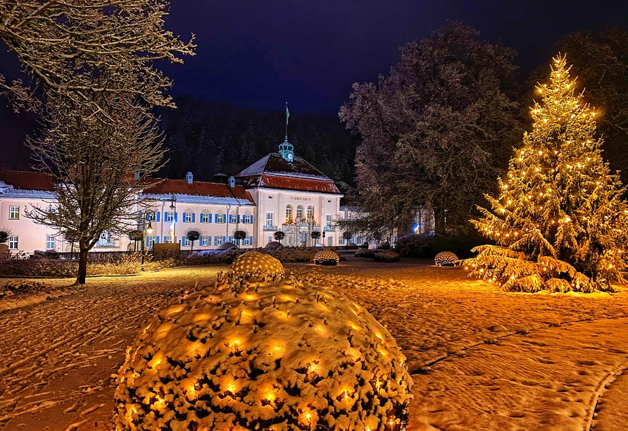Das König Albert Bad in weihnachtlichem Lichterglanz