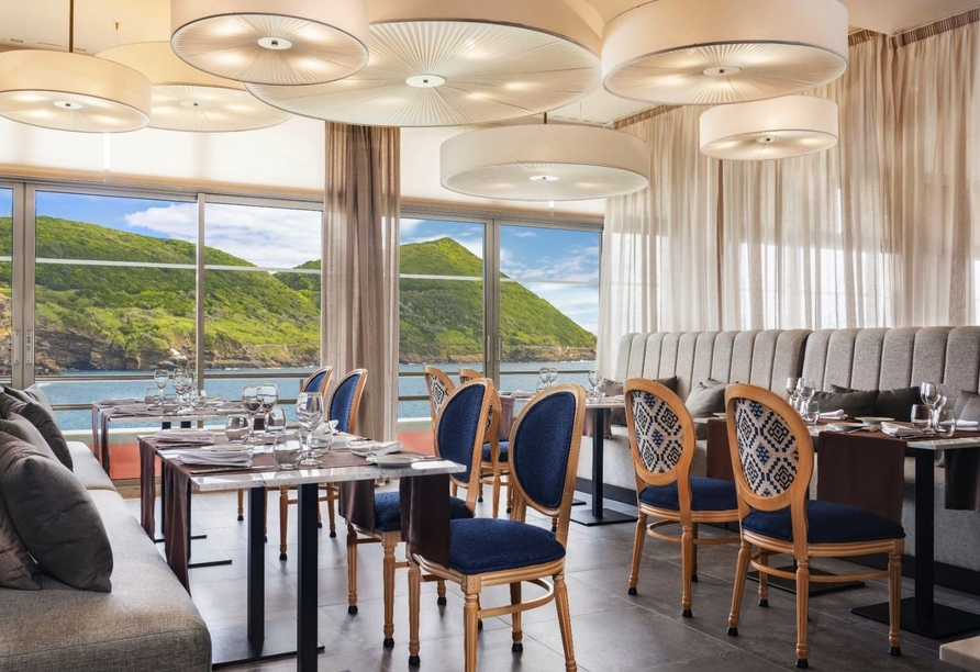 Lassen Sie sich im Restaurant des Hotels Terceira Mar kulinarisch verwöhnen.