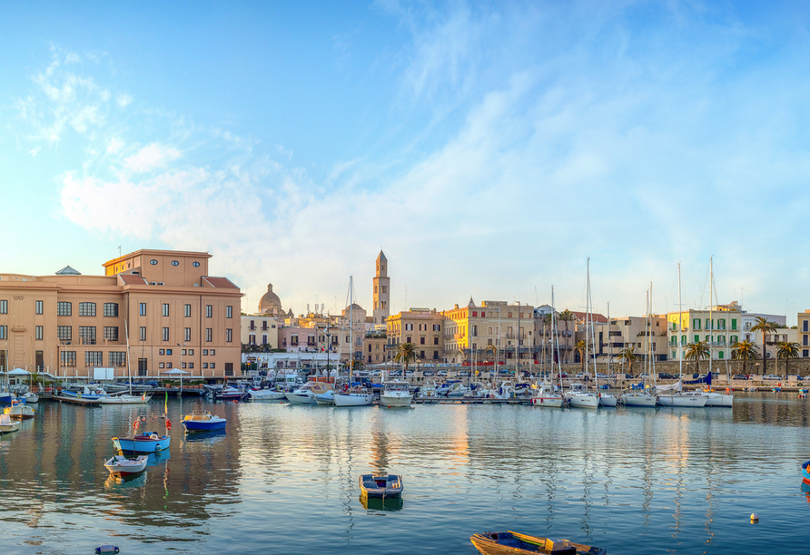 Bei einer Besichtigung lernen Sie die Küstenstadt Bari kennen und lieben.