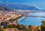 Der moderne Hafen, die wunderschöne Promenade und die charmante Altstadt machen Salerno zu einem besonderen Ort.