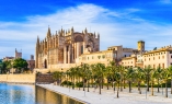 In Palma de Mallorca wo Sie die berühmte Kathedrale erwartet, gehen Sie an Bord Ihres Schiffes.