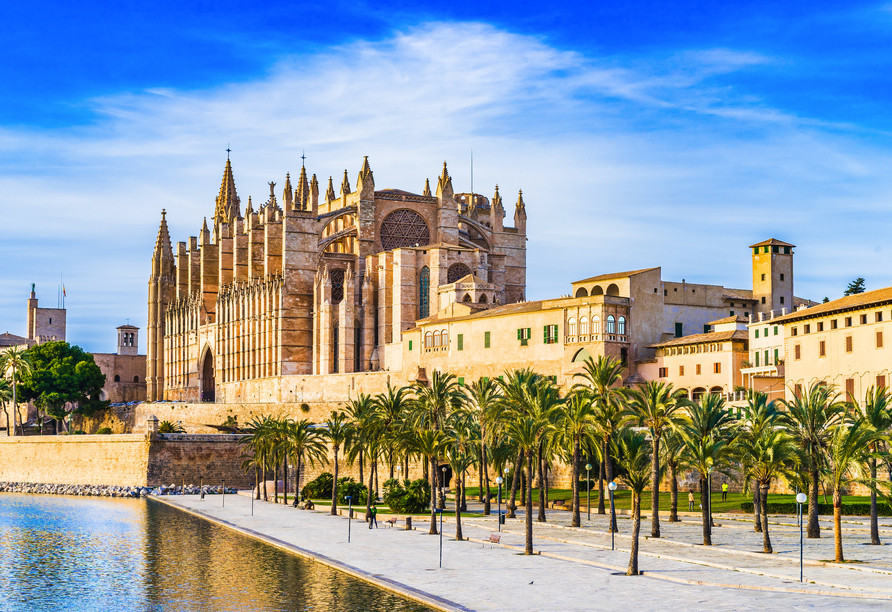 Entdecken Sie die Sehenswürdigkeiten auf Mallorca, wie zum Beispiel die Kathedrale von Palma.