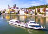 Ihre unvergessliche Schifffahrt führt unter anderem am Dom St. Stephan vorbei.