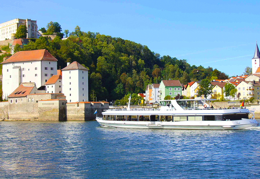 Blick auf die Veste Niederhaus und Oberhaus