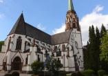 Die Pfarrkirche Mariä Himmelfahrt in Schönau ist beeindruckend anzusehen.
