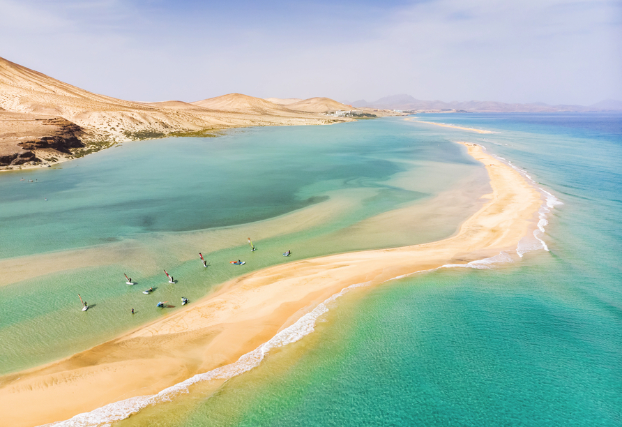 Der paradiesische Sotavento Beach befindet sich im Süden Fuerteventuras.