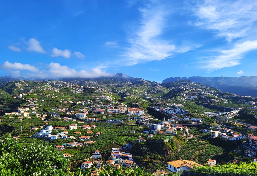 Vom Aussichtspunkt Miradouro do Pico da Torre in Câmara de Lobos genießen Sie einen herrlichen Ausblick.