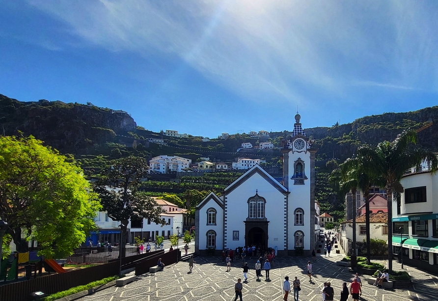 Ribeira Brava mit der hübschen Kirche São Bento