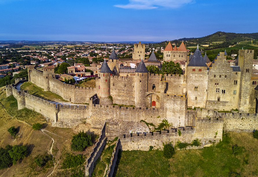Auf einem Ganztagesausflug erkunden Sie die beeindruckende Festungsstadt von Carcassonne.