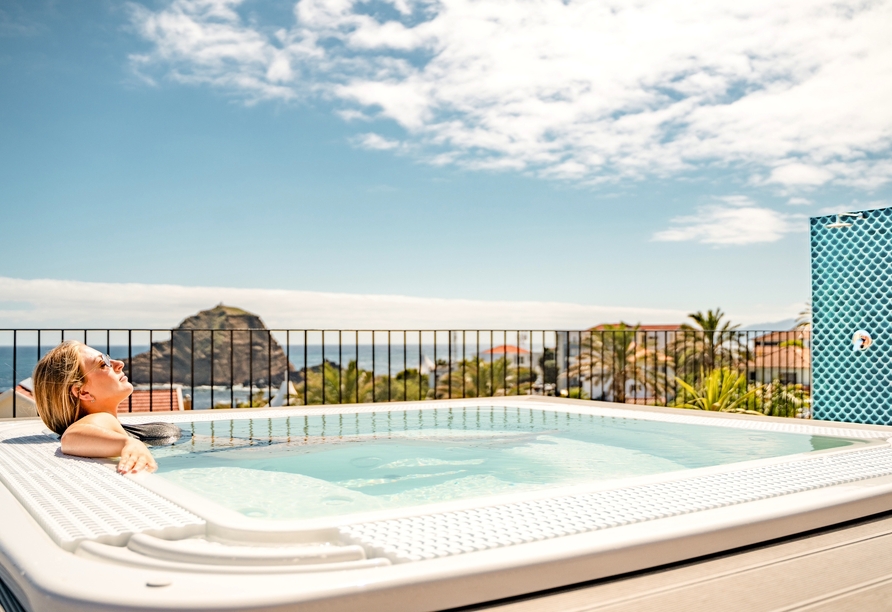 Bevor Ihre Kreuzfahrt losgeht, verbringen Sie drei Nächte im Hotel Studios by Aqua Natura Hotels in Porto Moniz auf Madeira.
