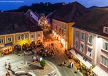 Schlendern Sie durch die farbenfrohe Innenstadt von Bad Radkersburg. 
