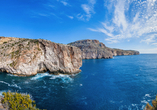Die Dingli-Klippen auf Malta mit Blick auf das Mittelmeer und die umliegende Landschaft