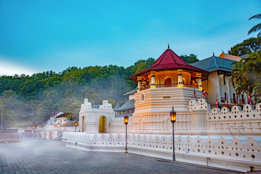 Freuen Sie sich auf den bekannten Zahntempel in Kandy.