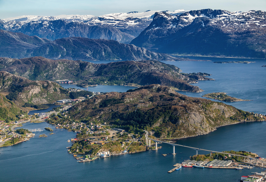 Luftaufnahme von Måløy (Reisetermin 22.05.25)