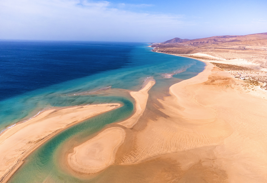 Der paradiesische Sotavento Beach befindet sich im Süden Fuerteventuras.