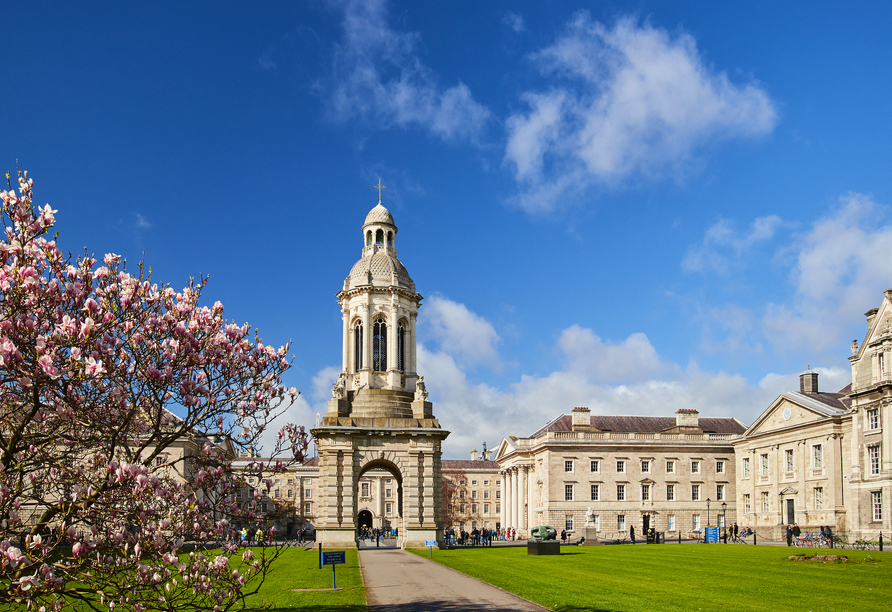 Bei Buchung des optionalen Ausflugspakets besuchen Sie unter anderem das Trinity College in Dublin.