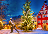 Schlendern Sie durch die weihnachtlich geschmückten Straßen von Arnstadt.