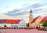 Besuchen Sie das Rathaus von Freudenstadt, von welchem Sie einen wunderschönen Ausblick auf die charmante Stadt haben.