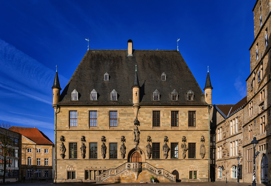 Der historische Marktplatz Osnabrücks mit dem prächtigen Rathaus ist einen Besuch wert!
