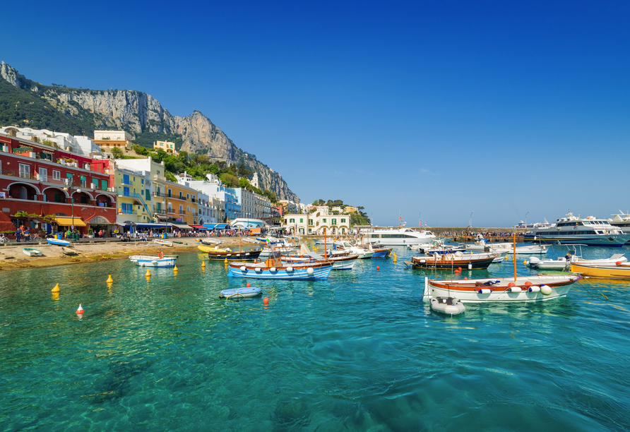 Der optionale Ausflug Capri zeigt Ihnen die schönsten Seiten der berühmten Felseninsel.