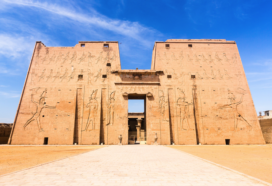 Die Tempelanlage von Edfu gilt als besterhaltene Tempelanlage Ägyptens (Besichtigung optional buchbar).