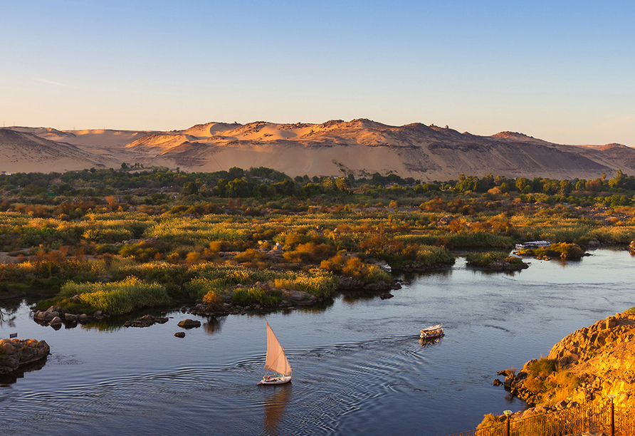 Auf einem Premium-Kreuzfahrtschiff erkunden Sie den Nil – ein einmaliges Erlebnis.
