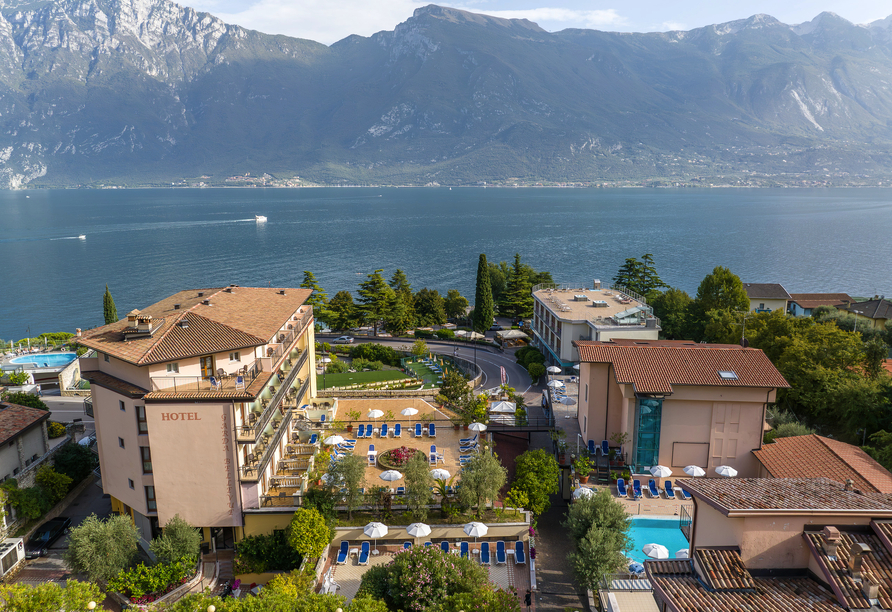 Die tolle Lage des Hotels direkt am Gardasee spricht für sich.