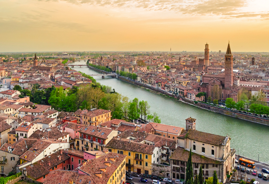 Auch Verona – die Stadt von Romeo und Julia – lädt zu einem Abstecher ein.