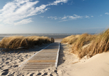 Der lange Strandabschnitt auf Langeoog bietet sich ideal für einen langen Spaziergang an.