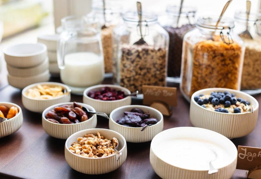 Am Morgen genießen Sie ein ausgiebiges Frühstück – von süß...