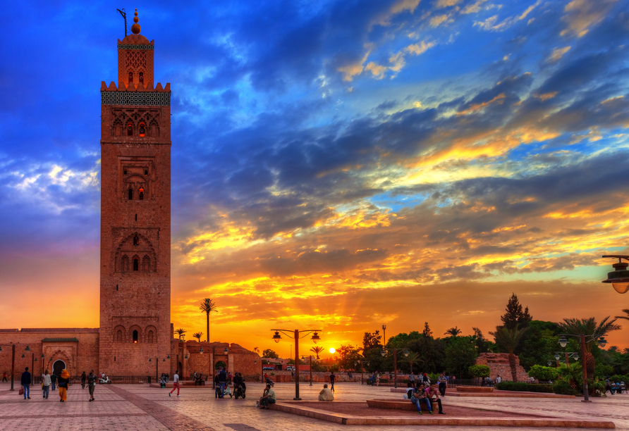Auf Ihrer Führung durch Marrakesch bekommen Sie unter anderem die imposante Koutoubia-Moschee gezeigt.