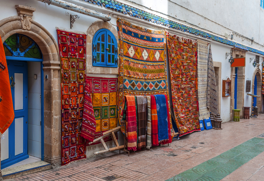 In der Altstadt von Essaouira können Sie hangeknüpfte Teppiche bewundern.