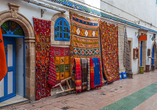 In der Altstadt von Essaouira können Sie hangeknüpfte Teppiche bewundern.