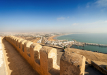 Von der Kasbah Oufella in Agadir können Sie auf die herrliche Promenade blicken.