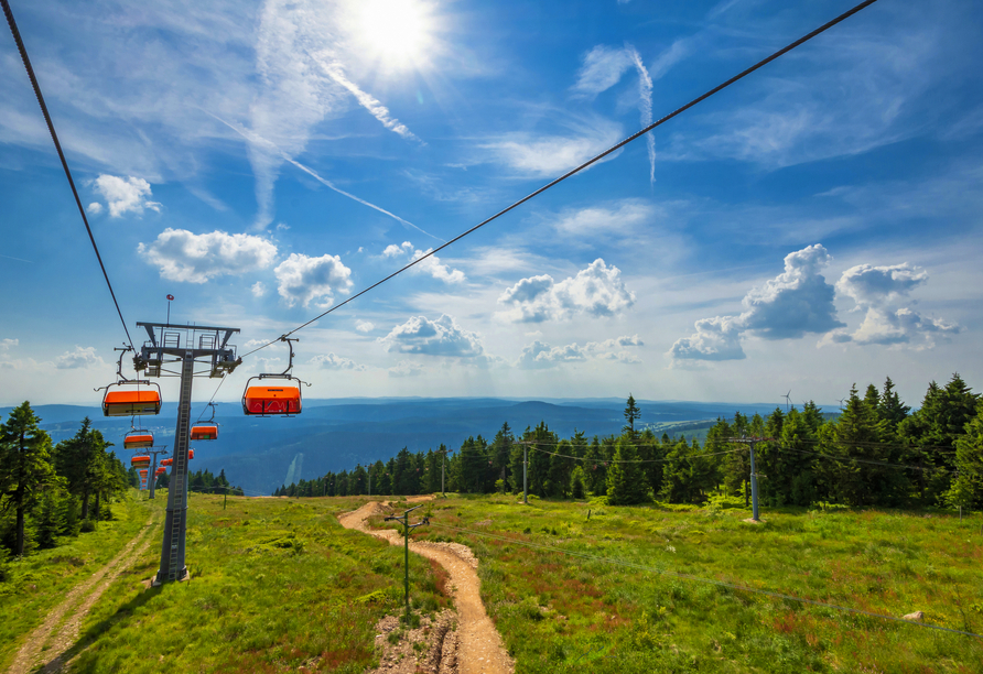 Bei einer Fahrt mit der Seilbahn hinauf zum Keilberg wird Sie der herrliche Panoramablick begeistern!