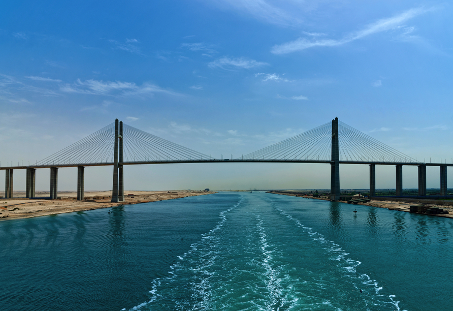 Die Fahrt durch den Suezkanal ist ein einzigartiges Erlebnis!