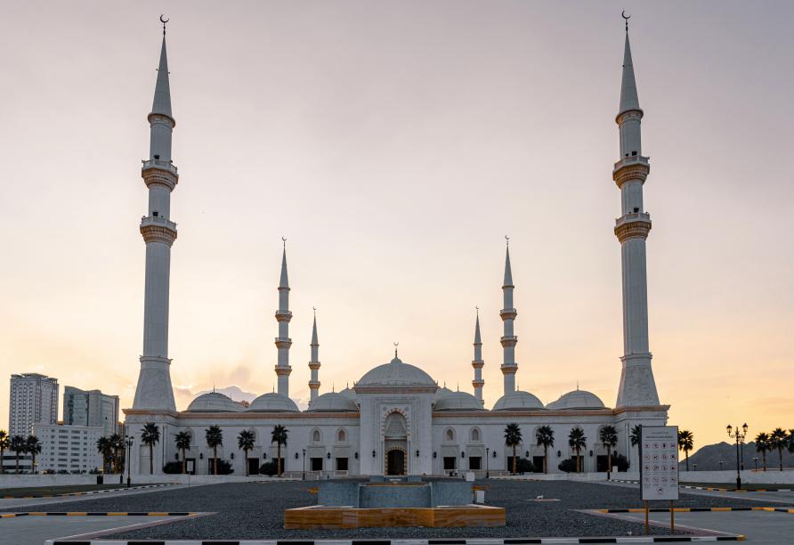 Die Scheich-Zayid-Moschee in Fujairah