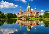 Das prächtige Rathaus von Hannover ist eine von vielen Sehenswürdigkeiten der Stadt.