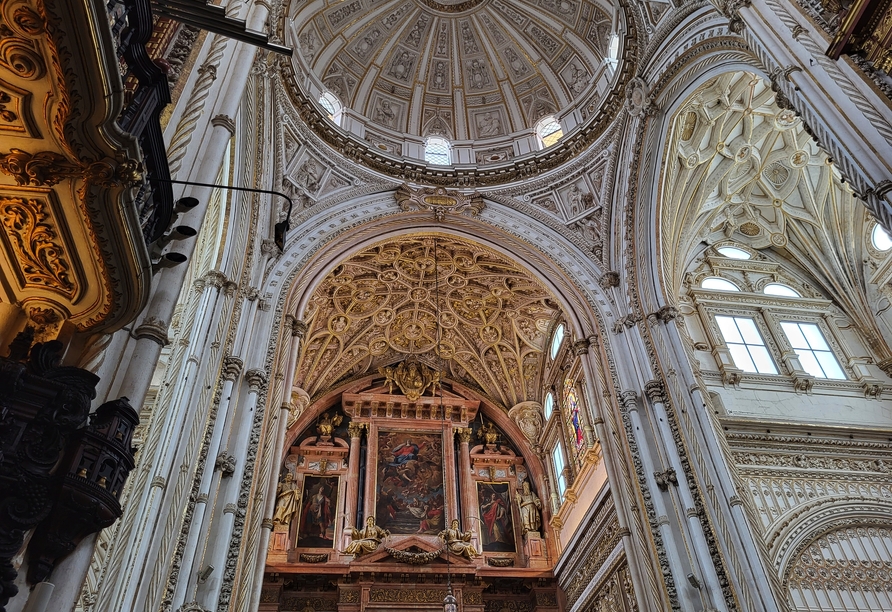 Das Innere der Mezquita de Córdoba ist sehr beeindruckend.