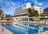 Das 2024 neu eröffnete Hotel Meliá Lloret de Mar erwartet Sie mit herrlichem Außenpool und vielem mehr.