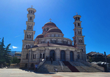 Blick auf die Katedralja Ortodokse Ringjallja e Krishtit in Korça