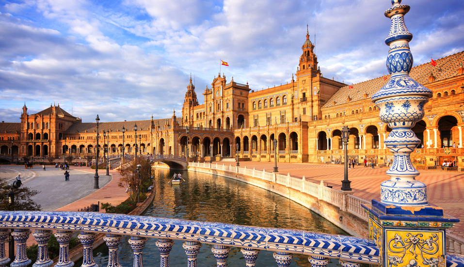Freuen Sie sich auf einen Ganztagesausflug in die Hauptstadt Andalusiens, Sevilla, mit dem Plaza de España.