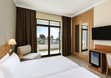 Beispiel eines Doppelzimmers mit Meerblick im Hotel Sol Marbella Estepona Atalaya Park