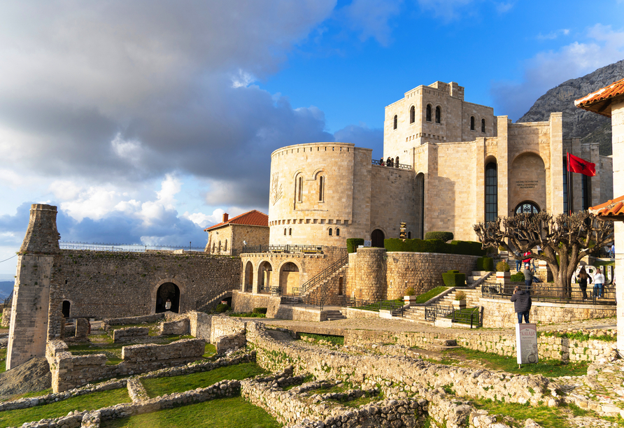 In Kruja besuchen Sie die eindrucksvolle Burg.