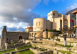 In Kruja besuchen Sie die eindrucksvolle Burg.