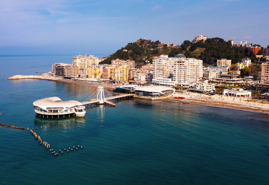 An einem Ihrer freien Tage können Sie die Hafenstadt Durrës besuchen.